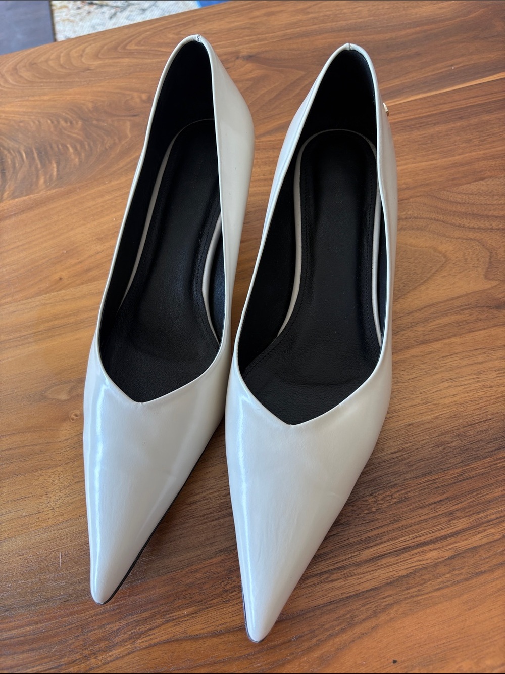 ANINE BING Hilda Pumps Ivory Leather Pointed Toe Kitten Heels Size 40 | Portugal